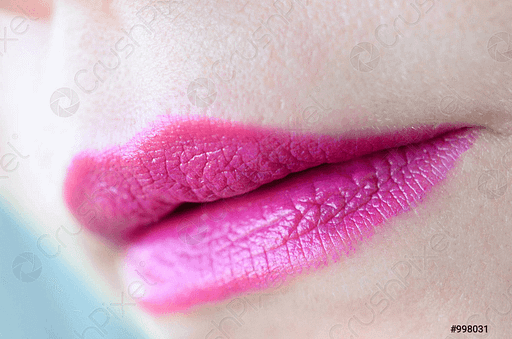 Lipstick berwarna nuansa fuchsia pink